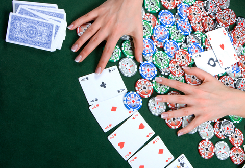 Winning Big Pot with Four Aces